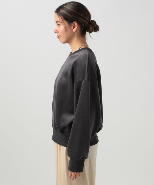 BAYFLOW（ベイフロー）の「[なめらかな肌ざわり]ソフトコーデュロイプルオーバー（スウェット・レディース・ピンク/チャコール/オフホワイト・FREE）」の4枚目の写真