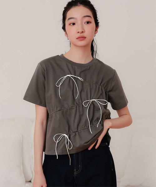 miette(ミエット)の「ドローストリングリボン半袖トップス(Tシャツ/カットソー・レディース・オフホワイト/レッド/チャコール・FREE)」の1枚目の写真
