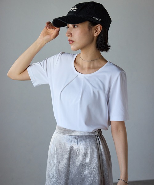 etre pret(エトレプレ)の「多サイズ展開 タック切替半袖カットソー(Tシャツ/カットソー・レディース・ホワイト/ブラック・M/L/3L/S/LL)」の2枚目の写真