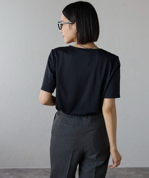 etre pret(エトレプレ)の「多サイズ展開 タック切替半袖カットソー(Tシャツ/カットソー・レディース・ホワイト/ブラック・M/L/3L/S/LL)」の4枚目の写真