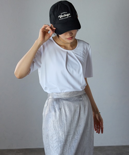 etre pret(エトレプレ)の「多サイズ展開 タック切替半袖カットソー(Tシャツ/カットソー・レディース・ホワイト/ブラック・M/L/3L/S/LL)」の10枚目の写真