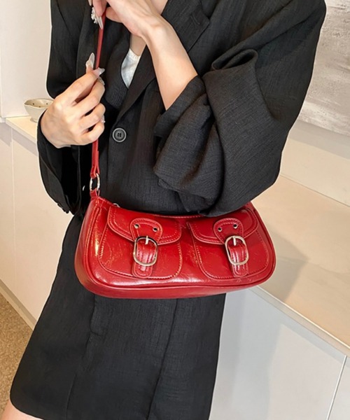 INASTUDIOS(イーナストゥディオス)の「フェイクレザー ショルダーバッグ レディース(ショルダーバッグ・レディース・ブラック/レッド/シルバー/ホワイト・FREE)」の3枚目の写真