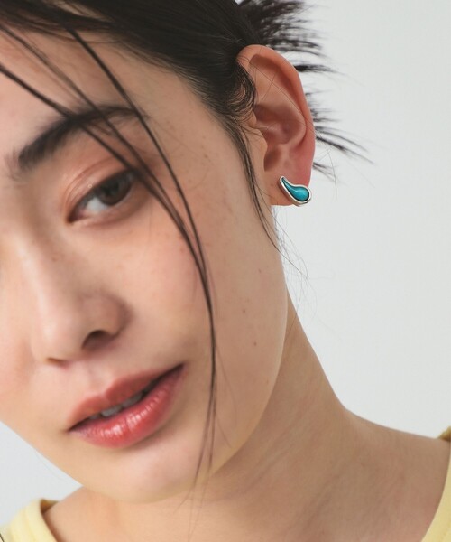 OtroAccesorio(オトロアクセソリオ)の「Otro Accesorio / ドロップ ピアス(ピアス(両耳用)・レディース・ライトブルー/ホワイト・ONE SIZE)」の2枚目の写真