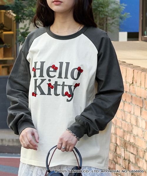 sanrio(サンリオ)の「【HELLO KITTY】別注 ハローキティ リボン刺繍 オーバーサイズラグランロンT(Tシャツ/カットソー・レディース・ブラック系/レッド系/スミクロ/オフホワイト・M/L)」の3枚目の写真