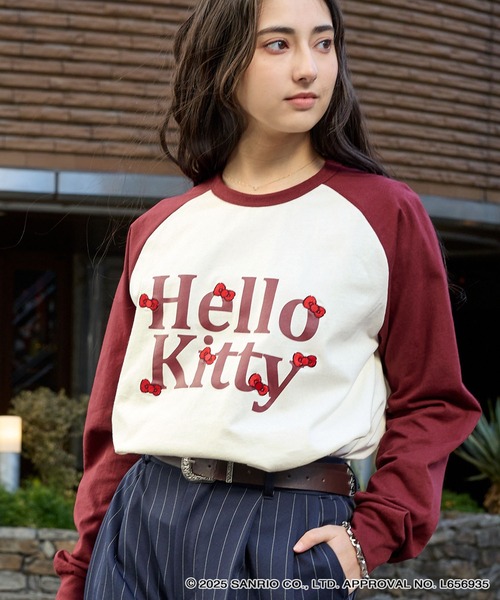 sanrio(サンリオ)の「【HELLO KITTY】別注 ハローキティ リボン刺繍 オーバーサイズラグランロンT(Tシャツ/カットソー・レディース・ブラック系/レッド系/スミクロ/オフホワイト・M/L)」の4枚目の写真