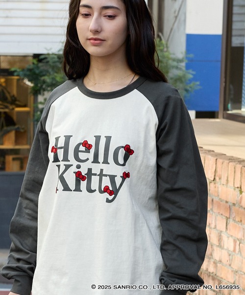 sanrio(サンリオ)の「【HELLO KITTY】別注 ハローキティ リボン刺繍 オーバーサイズラグランロンT(Tシャツ/カットソー・レディース・ブラック系/レッド系/スミクロ/オフホワイト・M/L)」の12枚目の写真