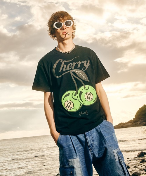 glamb(グラム)の「Cherry Ball T-Shirt / チェリーボールTシャツ(Tシャツ/カットソー・メンズ・ブラック/ホワイト/レッド・S/M/L)」の22枚目の写真