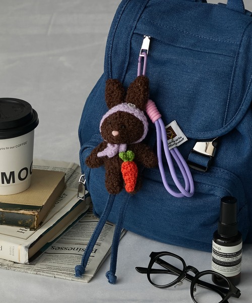 BONLECILL Marche（ボンルシールマルシェ）の「【BONLECILL Marche】おめかしアニマルマスコット／ぬいぐるみキーホルダー（キーホルダー・レディース・ブラック/ホワイト/パープル/ベージュ/ブラウン/ピンク/アイボリー/ブルー/ピンク系1・FREE）」の7枚目の写真