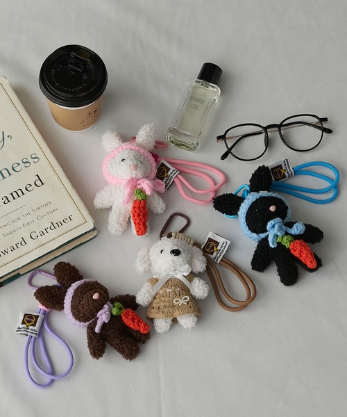 BONLECILL Marche（ボンルシールマルシェ）の「【BONLECILL Marche】おめかしアニマルマスコット／ぬいぐるみキーホルダー（キーホルダー・レディース・ブラック/ホワイト/パープル/ベージュ/ブラウン/ピンク/アイボリー/ブルー/ピンク系1・FREE）」の3枚目の写真