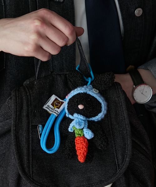 BONLECILL Marche（ボンルシールマルシェ）の「【BONLECILL Marche】おめかしアニマルマスコット／ぬいぐるみキーホルダー（キーホルダー・レディース・ブラック/ホワイト/パープル/ベージュ/ブラウン/ピンク/アイボリー/ブルー/ピンク系1・FREE）」の10枚目の写真