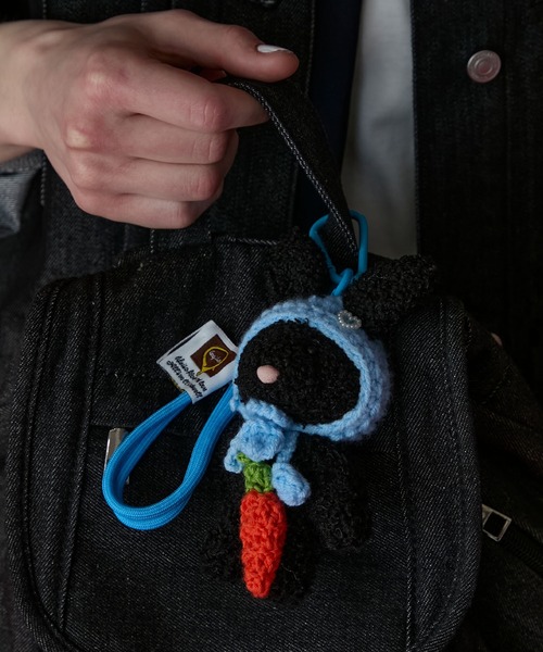 BONLECILL Marche（ボンルシールマルシェ）の「【BONLECILL Marche】おめかしアニマルマスコット／ぬいぐるみキーホルダー（キーホルダー・レディース・ブラック/ホワイト/パープル/ベージュ/ブラウン/ピンク/アイボリー/ブルー/ピンク系1・FREE）」の11枚目の写真