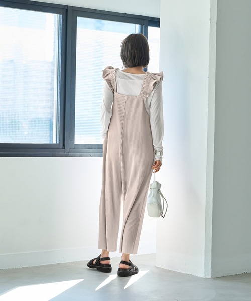 STYLE DELI(スタイルデリ)の「プリーツ加工フリルストラップサロペット(サロペット/オーバーオール・レディース・グレー/ブラック・FREE)」の4枚目の写真