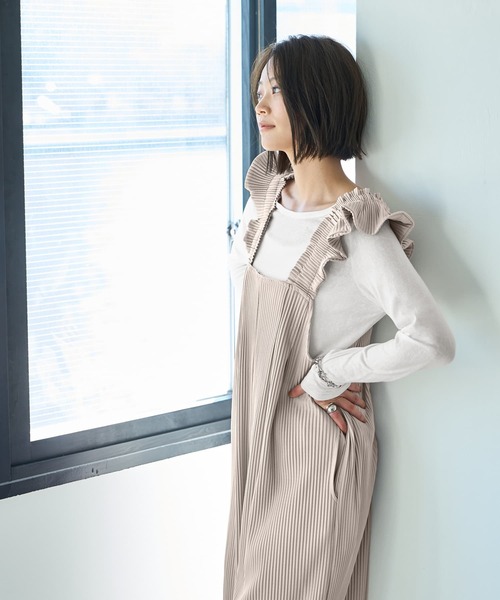 STYLE DELI(スタイルデリ)の「プリーツ加工フリルストラップサロペット(サロペット/オーバーオール・レディース・グレー/ブラック・FREE)」の6枚目の写真