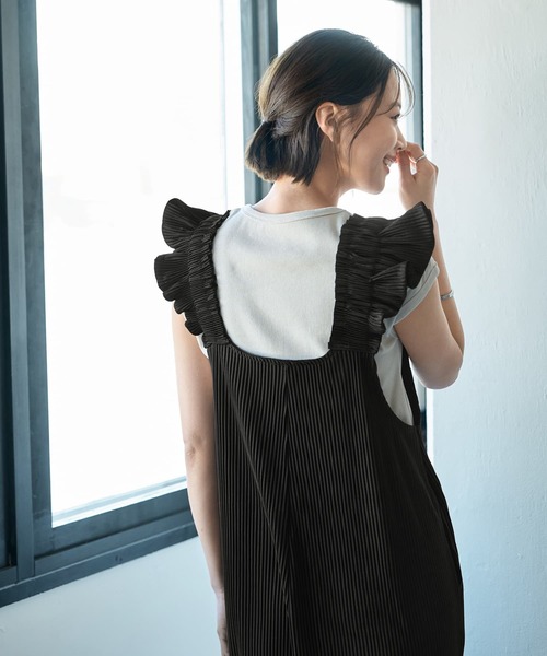 STYLE DELI(スタイルデリ)の「プリーツ加工フリルストラップサロペット(サロペット/オーバーオール・レディース・グレー/ブラック・FREE)」の11枚目の写真
