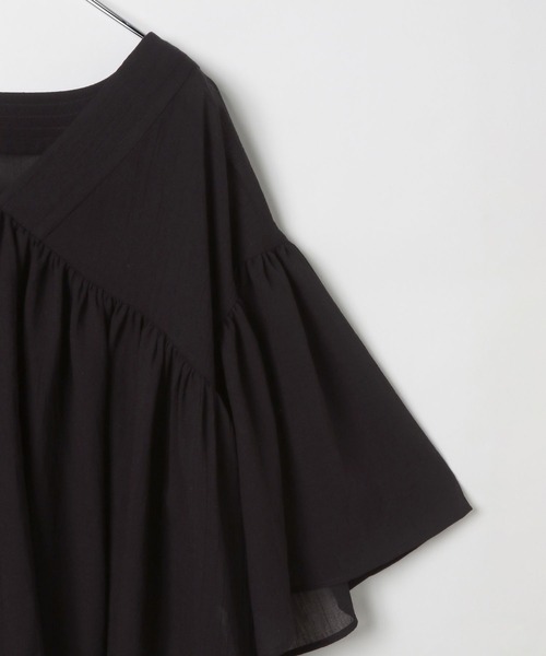 LEPSIM（レプシィム）の「たっぷりギャザーVブラウス　242753（シャツ/ブラウス・レディース・オフホワイト/イエロー/ブルー/ブラック/レッド・FREE）」の16枚目の写真