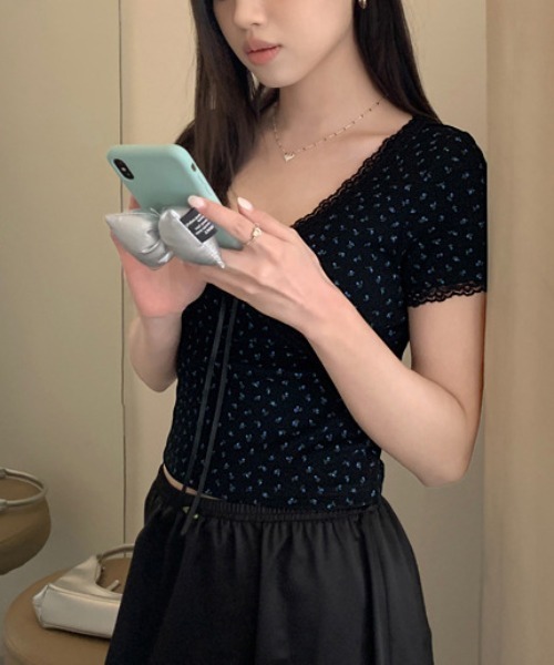 gossip!ロサンゼルス(ゴシップロサンゼルス)の「レトロ 小花柄 半袖 TシャツY2K(Tシャツ/カットソー・レディース・ベージュ/ホワイト系その他/ブラック系その他/グレー・FREE)」の11枚目の写真