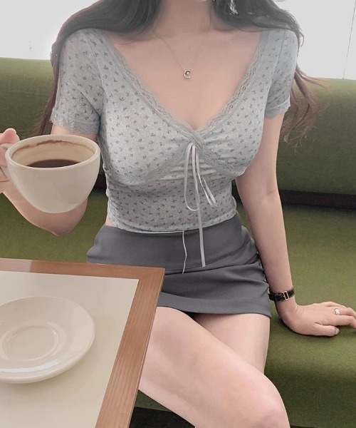 gossip!ロサンゼルス(ゴシップロサンゼルス)の「レトロ 小花柄 半袖 TシャツY2K(Tシャツ/カットソー・レディース・ベージュ/ホワイト系その他/ブラック系その他/グレー・FREE)」の12枚目の写真