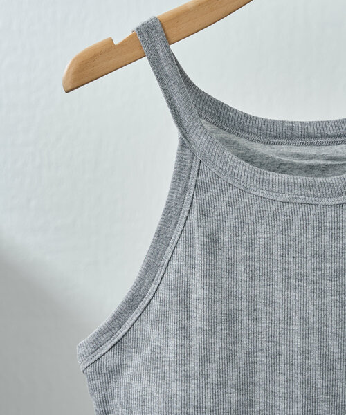 SHENERY(シーナリー)の「《夏のワードローブ》カップ付アメスリリブタンクトップ(タンクトップ・レディース・ブラック/グレー/オフホワイト・MEDIUM/SMALL)」の6枚目の写真