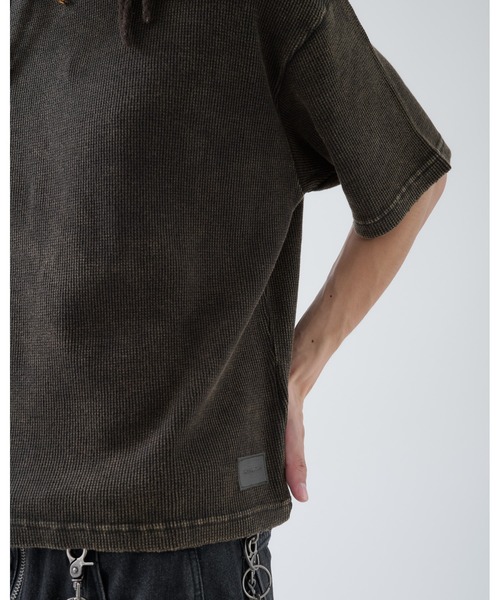 ANDER HUNK（アンダーハンク）の「Dameged Short Thermal T-shirt / ダメージショートサーマルTシャツ（Tシャツ/カットソー・メンズ・ブラック/ブラック系/ブラウン・MEDIUM/LARGE）」の12枚目の写真