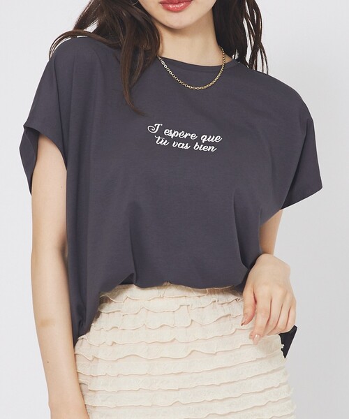 abahouse mavie(アバハウスマヴィ)の「刺繍ロゴTシャツ/半袖(Tシャツ/カットソー・レディース・グレー系その他2/ホワイト系その他2/グレー系その他/ホワイト系その他・フリー)」の4枚目の写真