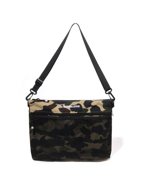 A BATHING APE(アベイシングエイプ)の「1ST CAMO SACOCHE(ショルダーバッグ・メンズ・グリーン/イエロー・FREE)」の2枚目の写真