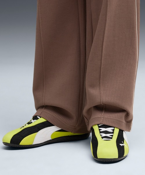 PUMA(プーマ)の「PUMA プーマ ユニセックス SPEEDCAT PLUS / スピードキャット プラス スニーカー(スニーカー・メンズ・レッド/イエロー×ブラック/ブラック×ホワイト/オフホワイト・22.5cm/28.0cm/27.0cm/26.0cm/25.0cm/24.0cm/23.0cm/27.5cm/26.5cm/25.5cm/24.5cm/23.5cm/29.5cm/28.5cm/29.0cm/30.0cm/22.0cm)」の3枚目の写真