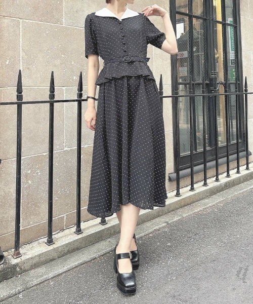 an another angelus（アンアナザーアンジェラス）の「クレリックペプラムワンピース【1枚で快適】　夏服（ワンピース・レディース・ブラック×ホワイト/ライトグリーン・FREE）」の2枚目の写真