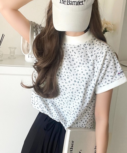 《JaVaジャバコラボ》甘さひかえめ、こなれガーリー小花柄ワッフル素材ラグランフレンチ袖カットソー（半袖）