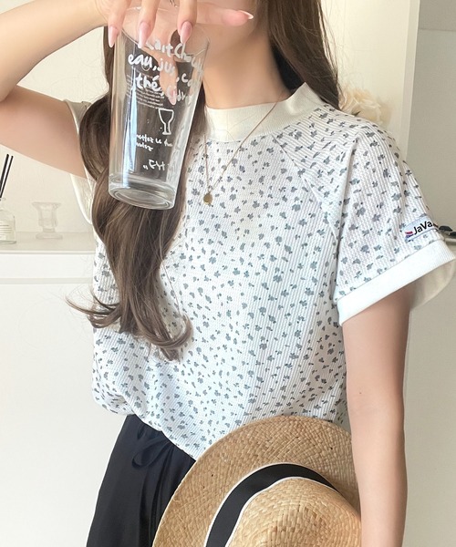 《JaVaジャバコラボ》甘さひかえめ、こなれガーリー小花柄ワッフル素材ラグランフレンチ袖カットソー（半袖）