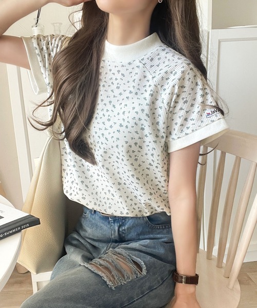 《JaVaジャバコラボ》甘さひかえめ、こなれガーリー小花柄ワッフル素材ラグランフレンチ袖カットソー（半袖）