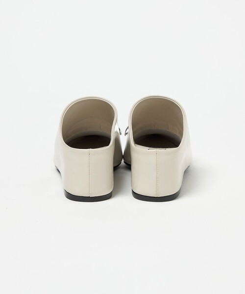 SY UNITED ARROWS(シーユナイテッドアローズ)の「<SY> ポインテッドインヒールウェッジミュール サンダル55↑(サンダル・レディース・オフホワイト/ブラック/ネイビー・22cm/22.5cm/23cm/23.5cm/24cm/24.5cm/25cm)」の7枚目の写真