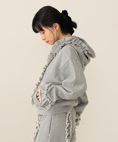 CAROLINA GLASER（カロリナ グレイサー）の「フリルスウェット フーディ（スウェット・レディース・グレー/ブラック・ONE SIZE）」の13枚目の写真