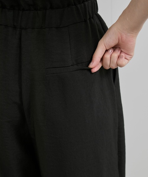 VIS（ビス）の「エアタン加工リラックスロンパース（サロペット/オーバーオール・レディース・ブラック/ベージュ系その他・FREE）」の4枚目の写真