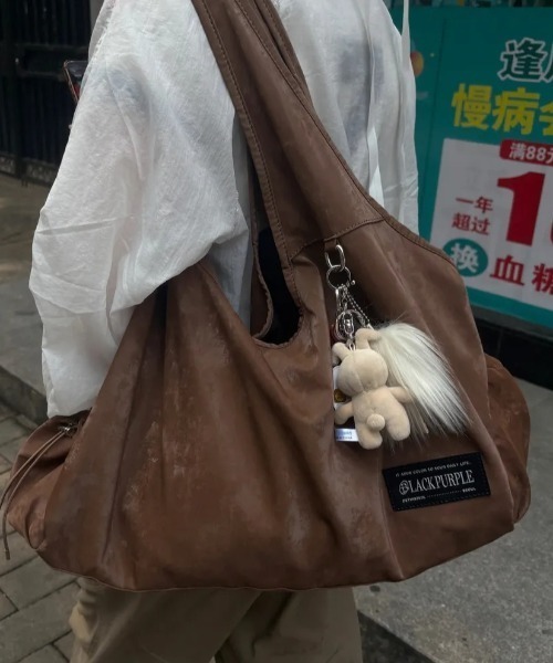 BLACKPURPLE(ブラックパープル)の「【日本未発売/WEB限定】BLACK PURPLE(ブラックパープル)/大容量 マーメイド ショルダー トートバッグ/Mermaid Vicky Bag(ショルダーバッグ・レディース・チャコールグレー/ブラウン/ブラック・FREE)」の3枚目の写真