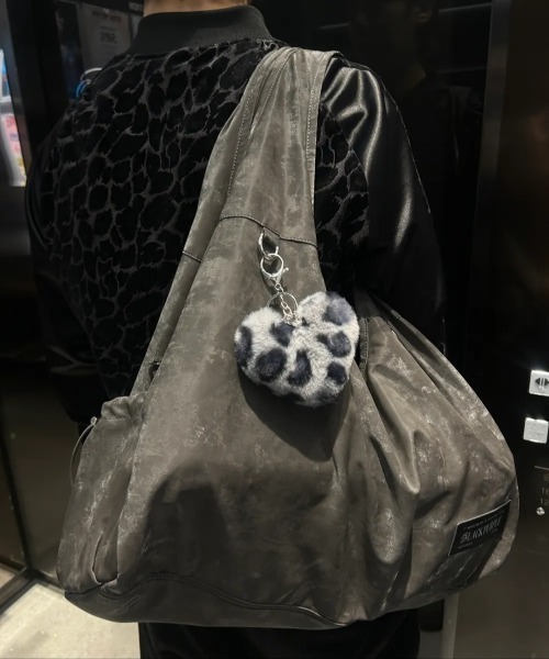 BLACKPURPLE(ブラックパープル)の「【日本未発売/WEB限定】BLACK PURPLE(ブラックパープル)/大容量 マーメイド ショルダー トートバッグ/Mermaid Vicky Bag(ショルダーバッグ・レディース・チャコールグレー/ブラウン/ブラック・FREE)」の2枚目の写真