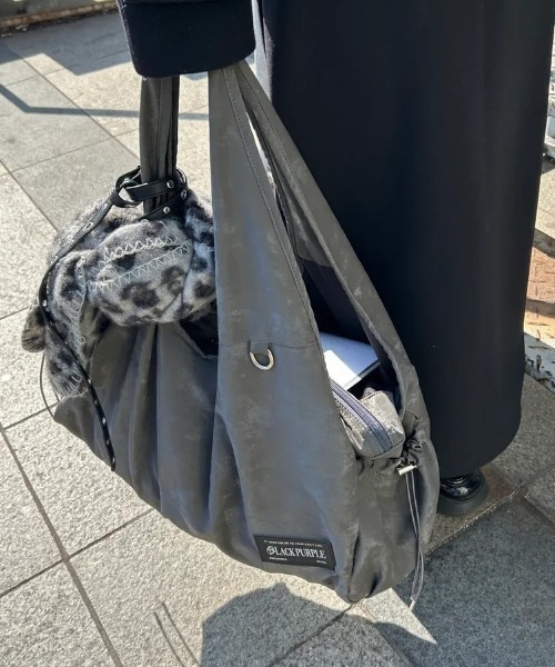 BLACKPURPLE(ブラックパープル)の「【日本未発売/WEB限定】BLACK PURPLE(ブラックパープル)/大容量 マーメイド ショルダー トートバッグ/Mermaid Vicky Bag(ショルダーバッグ・レディース・チャコールグレー/ブラウン/ブラック・FREE)」の18枚目の写真