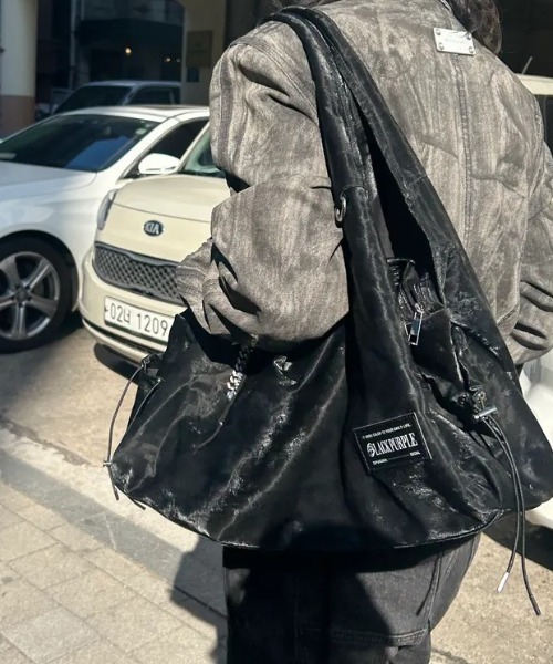 BLACKPURPLE(ブラックパープル)の「【日本未発売/WEB限定】BLACK PURPLE(ブラックパープル)/大容量 マーメイド ショルダー トートバッグ/Mermaid Vicky Bag(ショルダーバッグ・レディース・チャコールグレー/ブラウン/ブラック・FREE)」の13枚目の写真