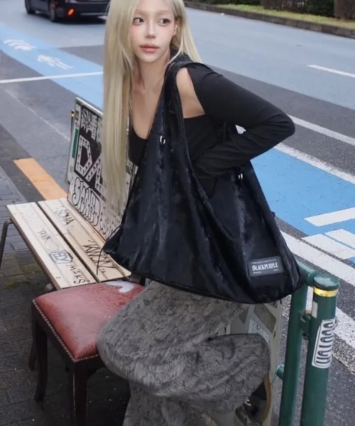 BLACKPURPLE(ブラックパープル)の「【日本未発売/WEB限定】BLACK PURPLE(ブラックパープル)/大容量 マーメイド ショルダー トートバッグ/Mermaid Vicky Bag(ショルダーバッグ・レディース・チャコールグレー/ブラウン/ブラック・FREE)」の16枚目の写真