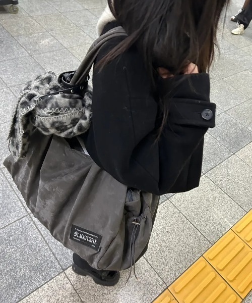 BLACKPURPLE(ブラックパープル)の「【日本未発売/WEB限定】BLACK PURPLE(ブラックパープル)/大容量 マーメイド ショルダー トートバッグ/Mermaid Vicky Bag(ショルダーバッグ・レディース・チャコールグレー/ブラウン/ブラック・FREE)」の19枚目の写真