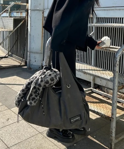 BLACKPURPLE(ブラックパープル)の「【日本未発売/WEB限定】BLACK PURPLE(ブラックパープル)/大容量 マーメイド ショルダー トートバッグ/Mermaid Vicky Bag(ショルダーバッグ・レディース・チャコールグレー/ブラウン/ブラック・FREE)」の21枚目の写真