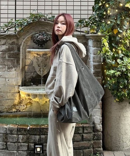 BLACKPURPLE(ブラックパープル)の「【日本未発売/WEB限定】BLACK PURPLE(ブラックパープル)/大容量 マーメイド ショルダー トートバッグ/Mermaid Vicky Bag(ショルダーバッグ・レディース・チャコールグレー/ブラウン/ブラック・FREE)」の6枚目の写真