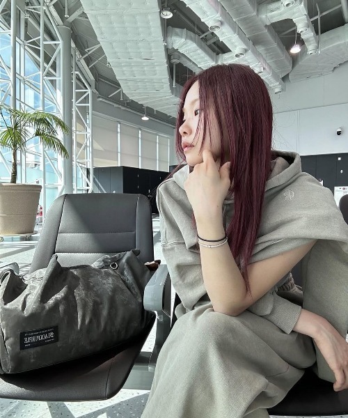 BLACKPURPLE(ブラックパープル)の「【日本未発売/WEB限定】BLACK PURPLE(ブラックパープル)/大容量 マーメイド ショルダー トートバッグ/Mermaid Vicky Bag(ショルダーバッグ・レディース・チャコールグレー/ブラウン/ブラック・FREE)」の7枚目の写真