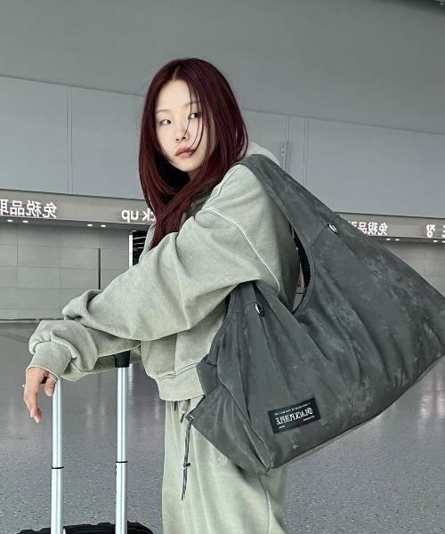 BLACKPURPLE(ブラックパープル)の「【日本未発売/WEB限定】BLACK PURPLE(ブラックパープル)/大容量 マーメイド ショルダー トートバッグ/Mermaid Vicky Bag(ショルダーバッグ・レディース・チャコールグレー/ブラウン/ブラック・FREE)」の8枚目の写真