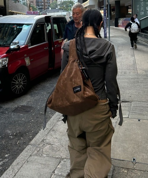 BLACKPURPLE(ブラックパープル)の「【日本未発売/WEB限定】BLACK PURPLE(ブラックパープル)/大容量 マーメイド ショルダー トートバッグ/Mermaid Vicky Bag(ショルダーバッグ・レディース・チャコールグレー/ブラウン/ブラック・FREE)」の5枚目の写真