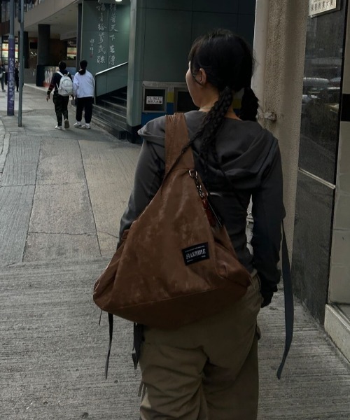 BLACKPURPLE(ブラックパープル)の「【日本未発売/WEB限定】BLACK PURPLE(ブラックパープル)/大容量 マーメイド ショルダー トートバッグ/Mermaid Vicky Bag(ショルダーバッグ・レディース・チャコールグレー/ブラウン/ブラック・FREE)」の4枚目の写真