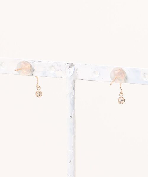 TAKE-UP（テイクアップ）の「【Lively】K10 ヒネリライン　スイングピアス( YG)（ピアス（両耳用）・レディース・イエローゴールド・FREE）」の6枚目の写真