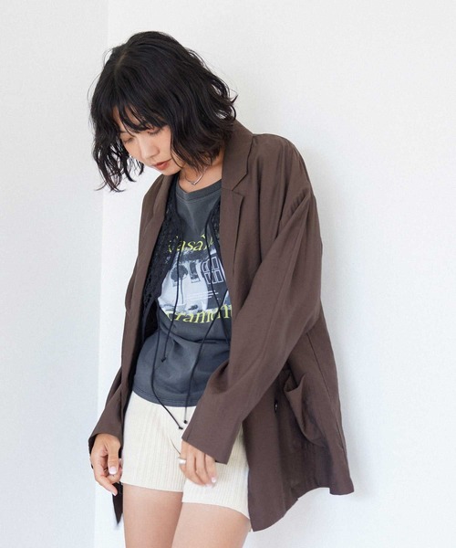 BAYFLOW（ベイフロー）の「[夏から秋まで着られる]ダブルブレストシアージャケット（テーラードジャケット・レディース・ダークブラウン/ブラック/グレイッシュベージュ・SMALL/MEDIUM）」の2枚目の写真