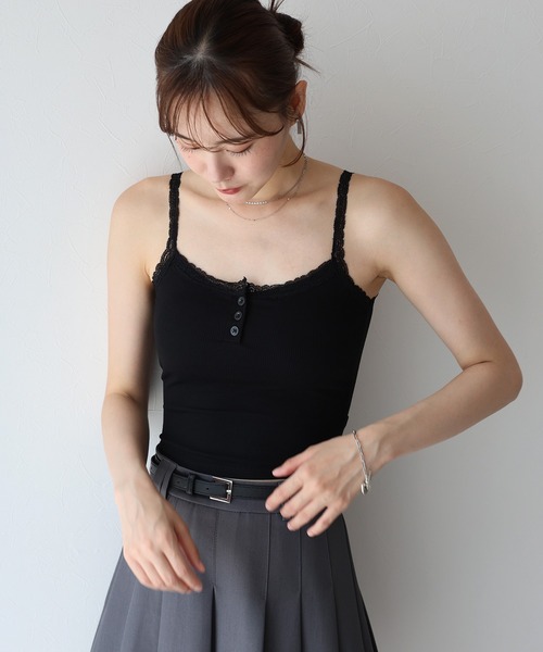 BLUEEAST（ブルーイースト）の「カップ付きレースストラップキャミソール（キャミソール・レディース・ホワイト/グレー/ブラック・MEDIUM）」の3枚目の写真