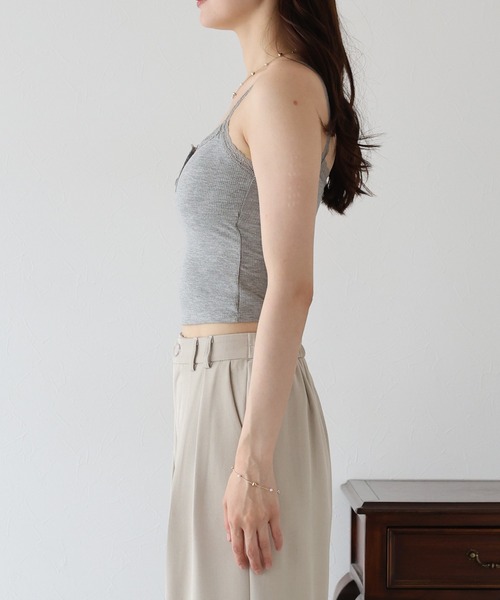 BLUEEAST（ブルーイースト）の「カップ付きレースストラップキャミソール（キャミソール・レディース・ホワイト/グレー/ブラック・MEDIUM）」の16枚目の写真