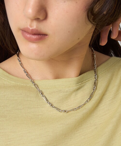 green label relaxing(グリーンレーベルリラクシング)の「ツイストデザイン チェーンネックレス(ネックレス・レディース・ゴールド/シルバー・FREE)」の4枚目の写真